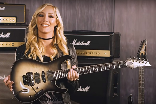 Nita Strauss: Las guitarras y amplificadores de la guitarrista de Alice Cooper. ¡Girl power!